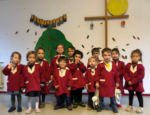Remise des uniformes aux élèves de maternelle